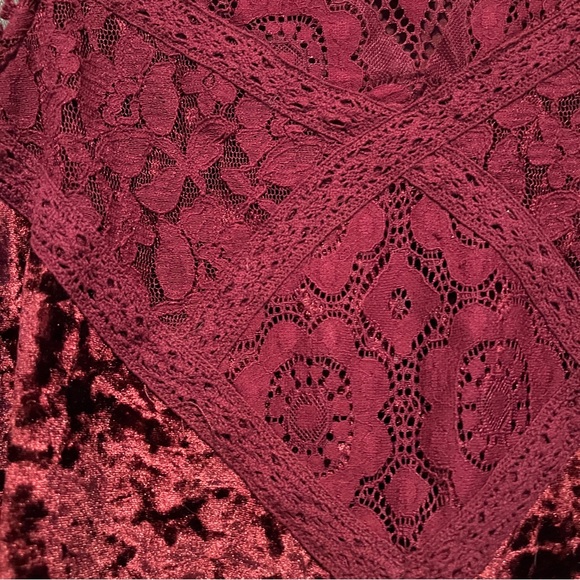 Altar’d state velvet burgundy floral lace design tank top sleeveless L - Picture 3 of 9